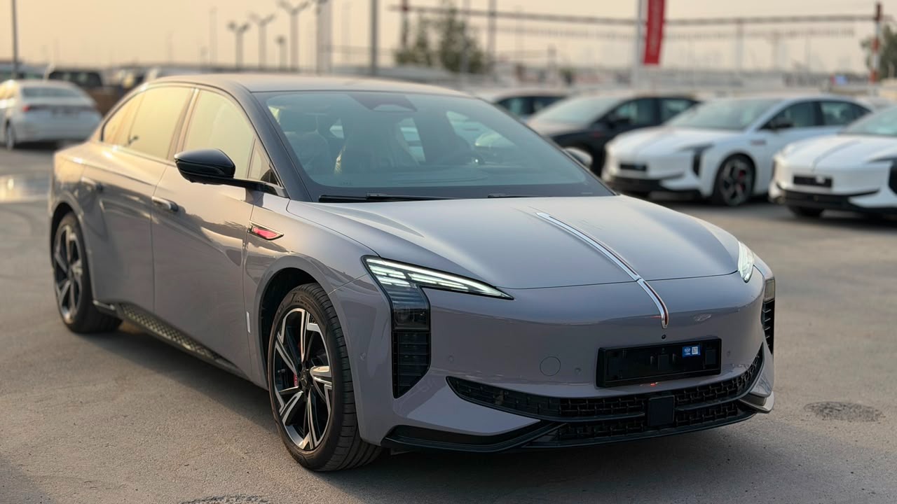 Hongqi EH7